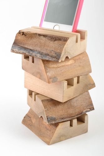 Holz Ständer für Handy Set 5 Stück lackiert handmade Designer Halter geschnitzt - MADEheart.com