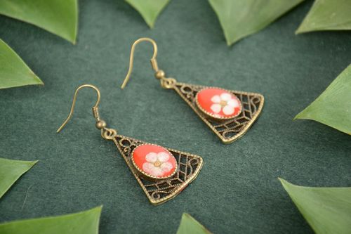 Beautiful red handmade earrings with real flowers and epoxy resin - MADEheart.com