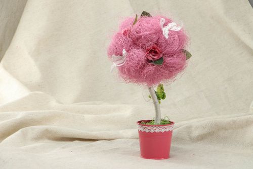 Dekor Topiary aus natürlichen Materialien in pink - MADEheart.com