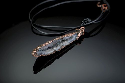 Pendant with agate Vertical - MADEheart.com