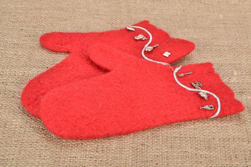 Mitenes vermelhos de lã feitos à mão  - MADEheart.com