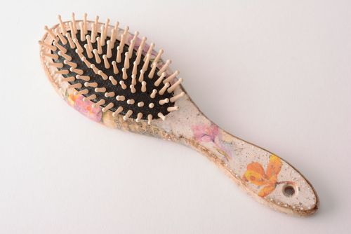 Haarbürste aus Holz Frühlingsstrauss - MADEheart.com