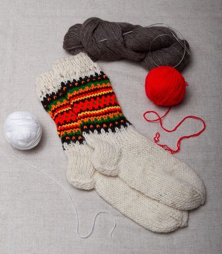 White woolen socks with pattern - MADEheart.com