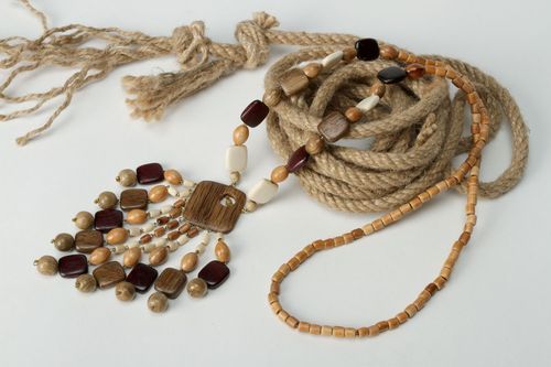 Ethnische Holz-Perlenkette - MADEheart.com