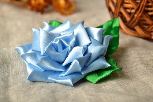 Нежная заколка для волос в технике канзаши Голубая роза - MADEheart.com