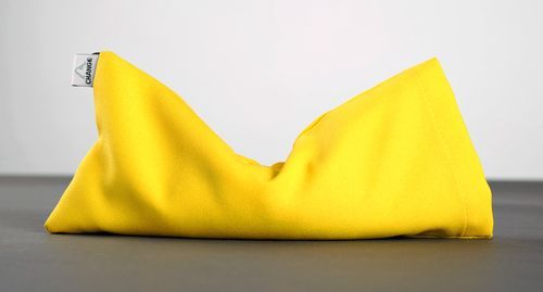 Coussin de yoga fait main jaune  - MADEheart.com