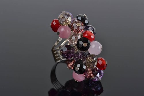 Bague en perles de rocaille et métal avec taille réglable multicolore faite main - MADEheart.com