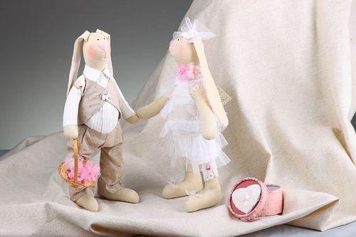 Conjunto de juguetes de peluche “Recién casados” - MADEheart.com
