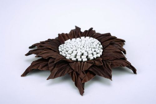 Brosche aus Leder Blume - MADEheart.com