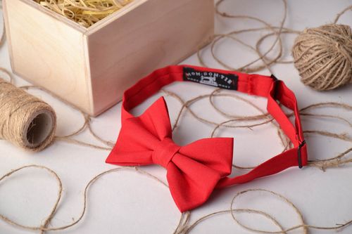 Handmade red bow tie - MADEheart.com