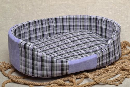 Checkered dog bed - MADEheart.com