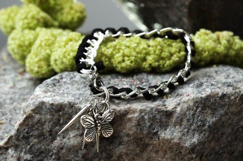 Bracelet fantaisie Bijou fait main en daim noir et chaîne Accessoire femme - MADEheart.com