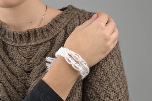 Bracelet blanc en fils et perles fait main - MADEheart.com