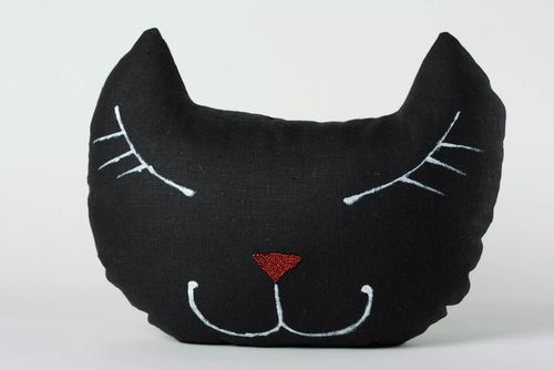 Coussin en tissu de lin fait main design original en forme de chat noir - MADEheart.com