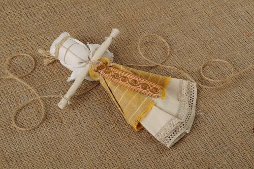 Bambola etnica di stoffa fatta a mano amuleto talismano giocattolo slavo - MADEheart.com