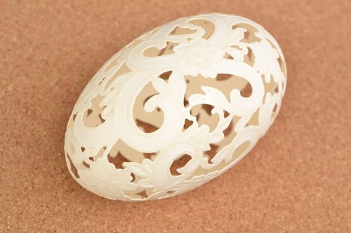 Белое пасхальное яйцо в технике травления уксусом гусиное ручной работы - MADEheart.com