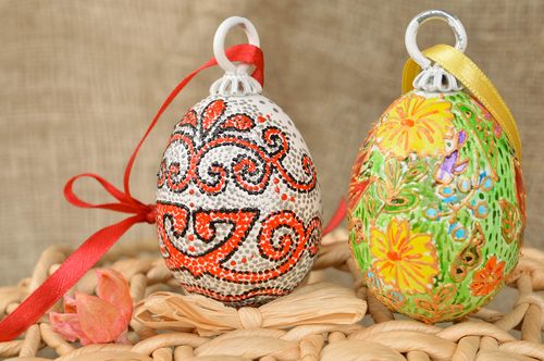 Huevos de Pascua pintados con acrílicos artesanales colgantes decorativos - MADEheart.com