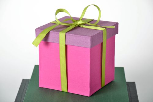 Boîte pour cadeau faite main - MADEheart.com