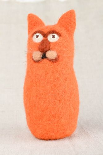 Peluche chat roux Jouet fait main en laine feutrée décoratif Cadeau enfant - MADEheart.com