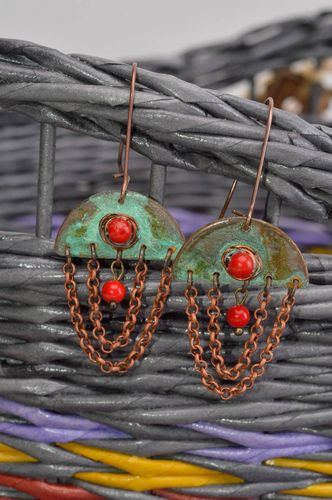 Boucles doreilles pendantes Bijou fait main Accessoire femme corail cuivre - MADEheart.com