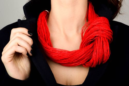Collier textile Bijou fait main rouge en fils volumineux Cadeau pour femme - MADEheart.com