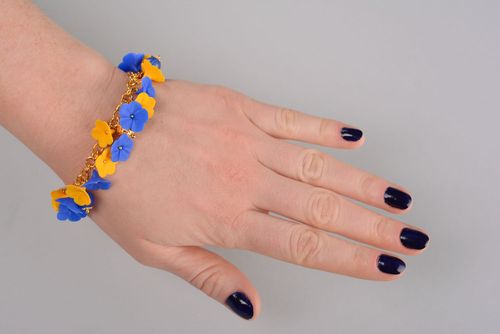 Bracelet fleurs en pâte polymère Jaune et bleu - MADEheart.com