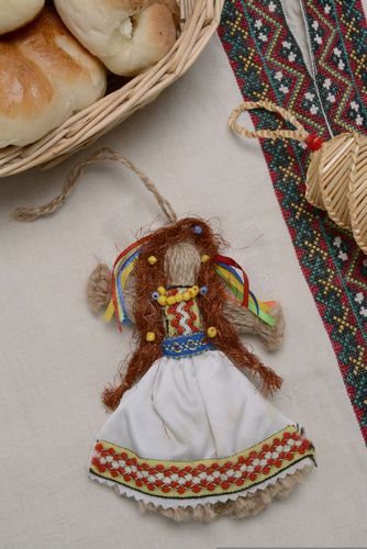 Bambola etnica fatta a mano bambola di stoffa talismano per la fortuna - MADEheart.com