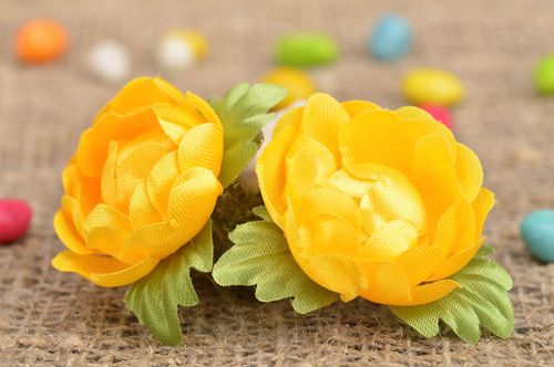 Handmade yellow hair clips made of artificial flowers set of 2 pieces for kids - MADEheart.com