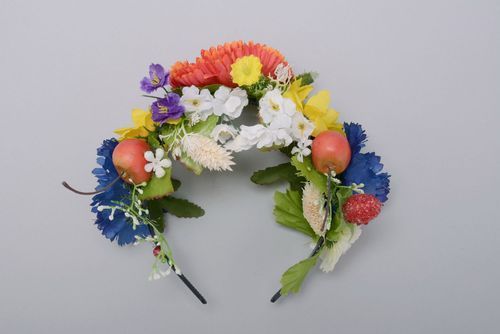 Ghirlanda con fiori fatta a mano accessorio originale dautore da donna - MADEheart.com