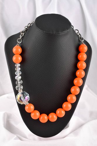 Collier fantaisie Bijou fait main orange perles plastiques Accessoire femme - MADEheart.com
