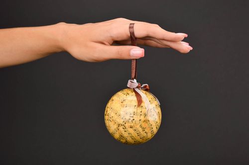 Decoración navideña artesanal de plástico regalo original elemento decorativo - MADEheart.com