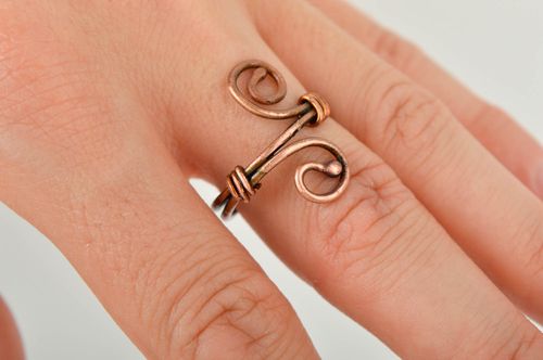 Bague en cuivre laqué Bijou fait main avec spirales design Cadeau pour femme - MADEheart.com
