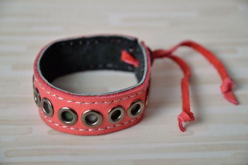 Pink bracelet with rivets - MADEheart.com
