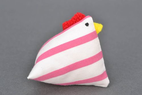 Fabric needle bed in the shape of chicken - MADEheart.com