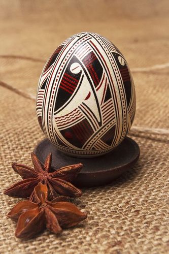 Huevo de Pascua pintado a mano - MADEheart.com