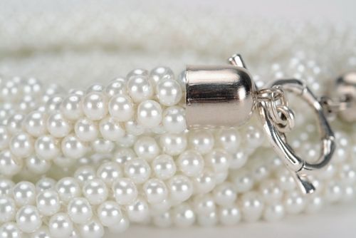 Halskette aus Perlen - MADEheart.com