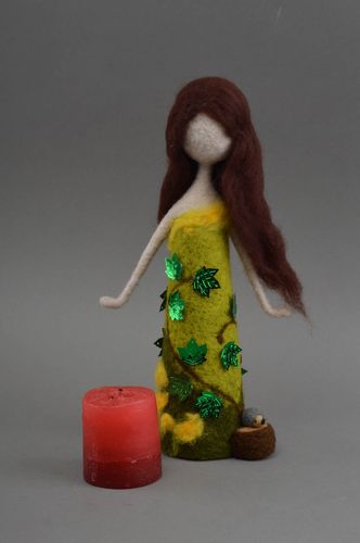 Muñeca de peluche de fieltro artesanal elemento decorativo regalo original - MADEheart.com