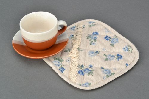 Manique en coton et polyamide blanche à motif floral carrée faite main  - MADEheart.com