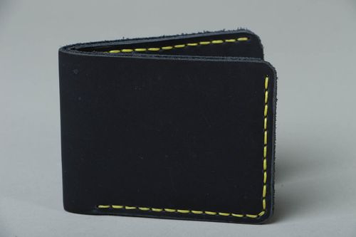 Handmade leather wallet - MADEheart.com