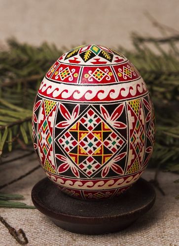 Handmade pisanka with ornament - MADEheart.com