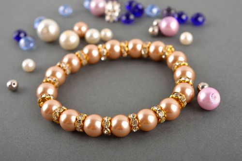 Bracciale di perle fatto a mano braccialetto chiaro braccialetto da polso - MADEheart.com