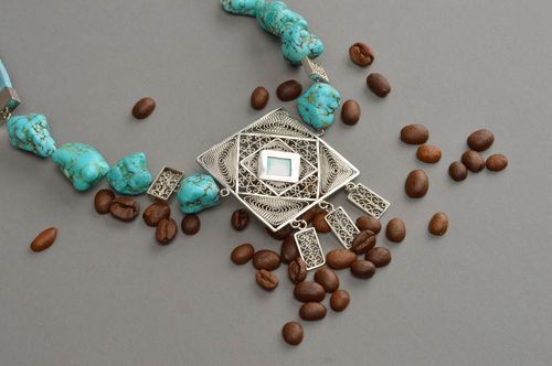 Collana di perline in argilla fatta a mano girocollo artigianale in stile etnico - MADEheart.com