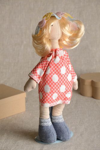 Handmade Kinder Puppe Spielsache für Kinder Deko Puppe Mädchen im roten Kleid - MADEheart.com