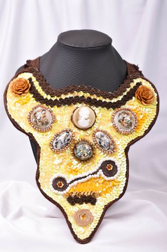 Collana di cuoio fatta a mano girocollo con perline accessorio da donna - MADEheart.com