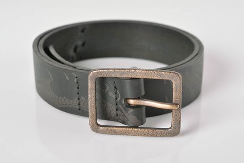Cinturón de cuero hecho a mano ropa masculina accesorio de moda poco común - MADEheart.com
