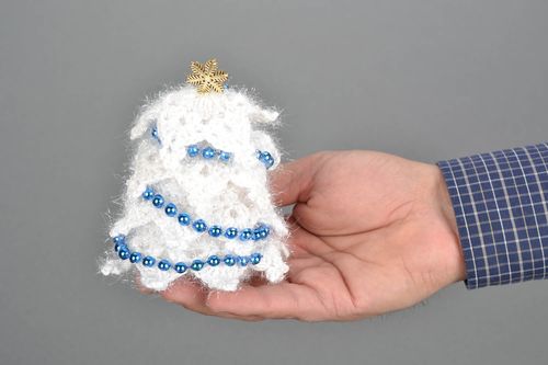 Brinquedo de malha Árvore de Natal coberta de neve - MADEheart.com