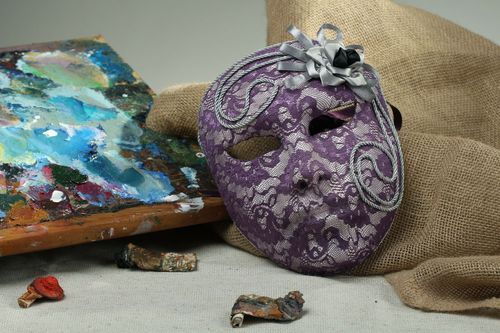 Карнавальная маска из папье-маше Леди в фиолетовом - MADEheart.com