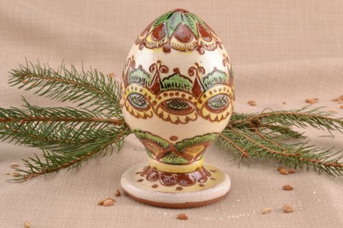 Huevo de arcilla decorativo en soporte, cerámica hutsul - MADEheart.com