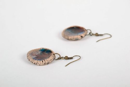 Lange Ohrringe aus Keramik und Glas - MADEheart.com