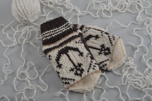 Moufles enfant en laine de mouton tricotées à la main avec ornement jacquard  - MADEheart.com